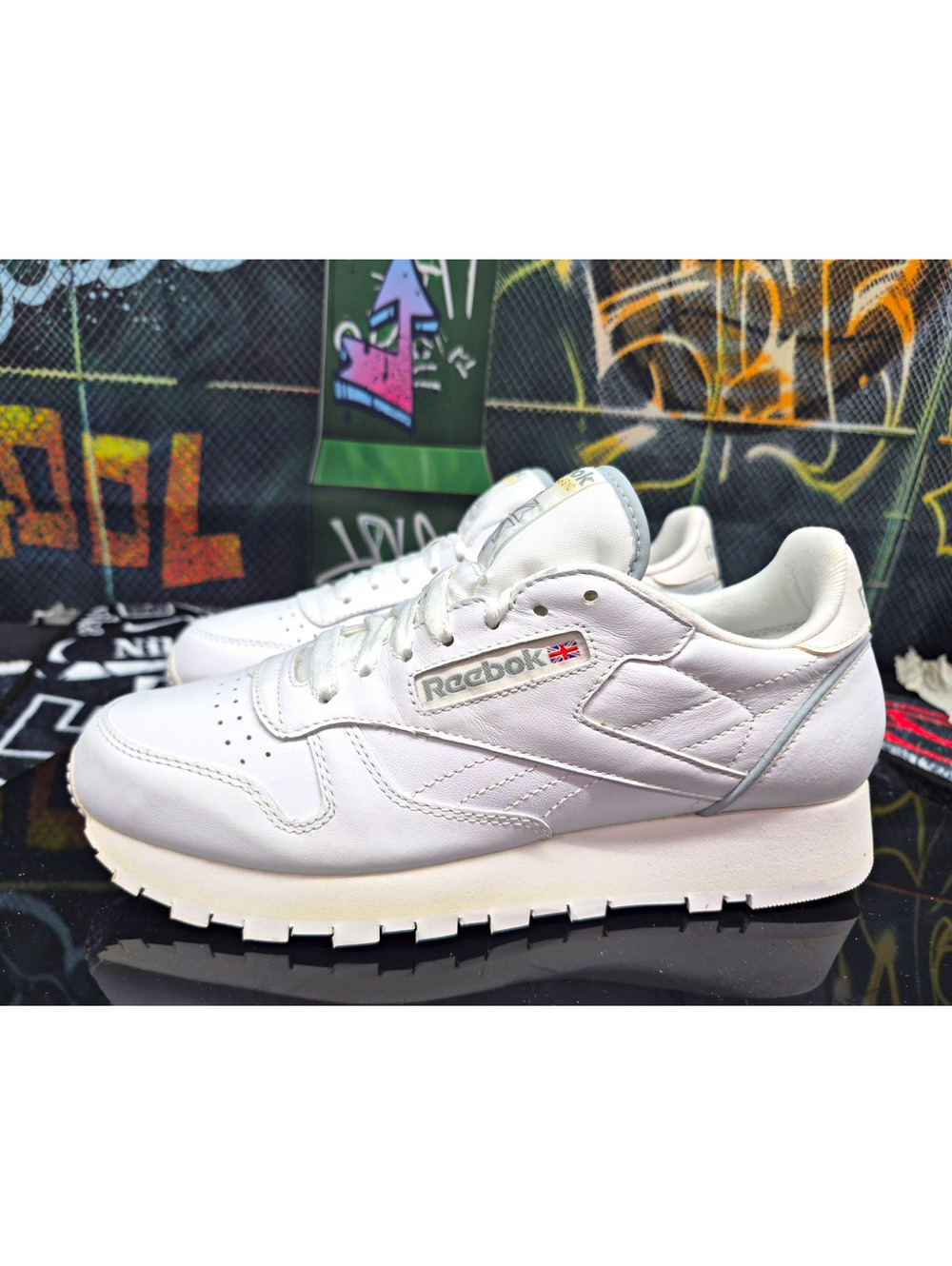 "2003" Reebok Classic Leather mens 7M White/Gray Leather Sneakers 23 years old !